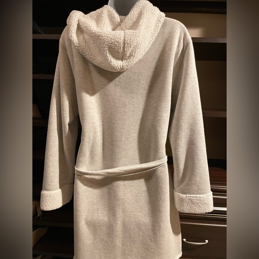 Joe’s Robe - Picture 2 of 2